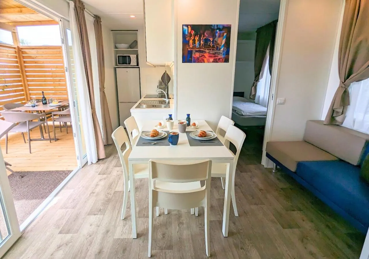 Chalet Mobile Home On Lago Maggiore - Direct Beach Access Maccagno Italy