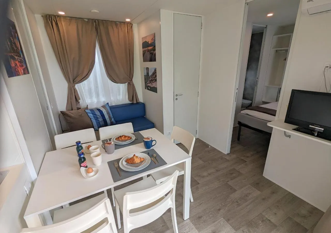 Chalet Mobile Home On Lago Maggiore - Direct Beach Access Maccagno